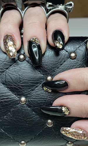 CUSTOM PRESS-ON NAILS