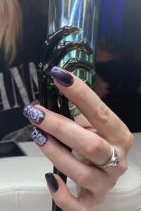 about custom press on nails