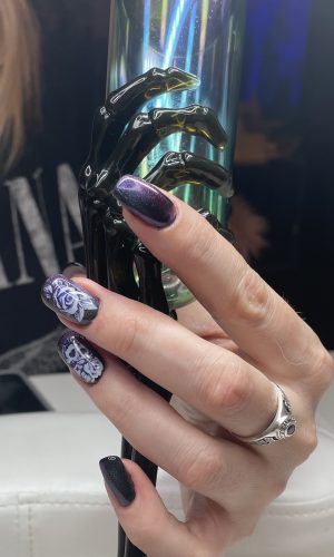 about custom press on nails